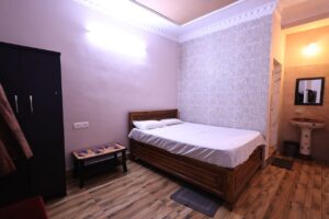Single Lodge room in Bhubaneswar